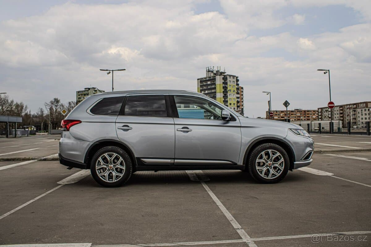 2016 Mitsubishi OUTLANDER - 6