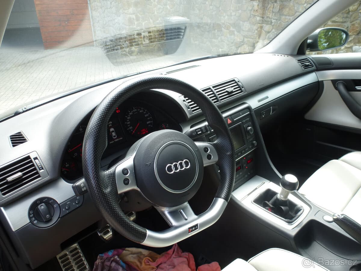 Audi RS4 - 6
