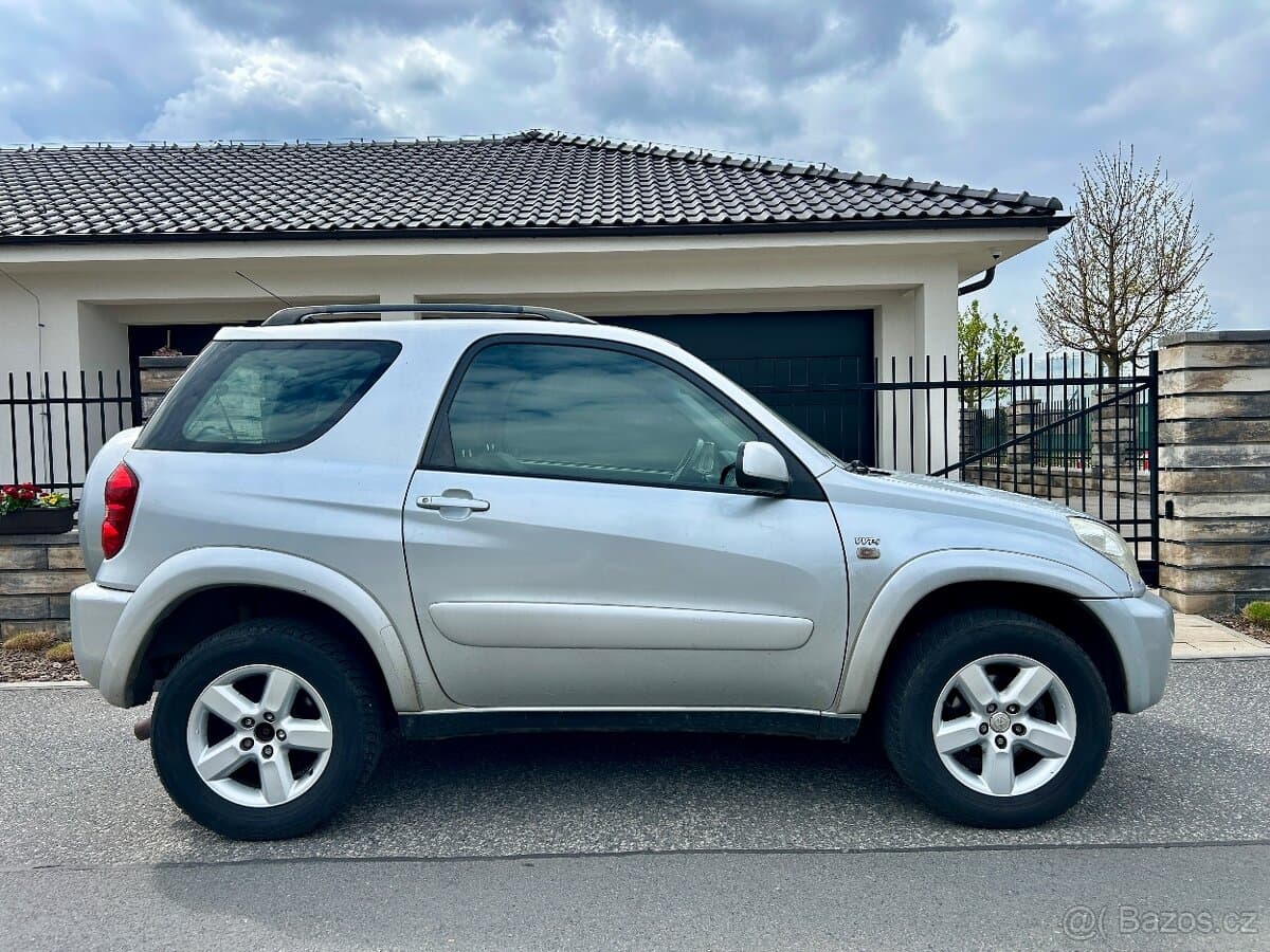 2004 Toyota RAV4 - 6