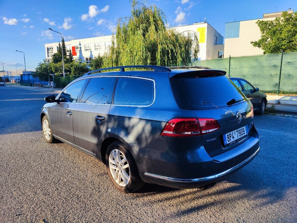 2011 Volkswagen PASSAT - 6
