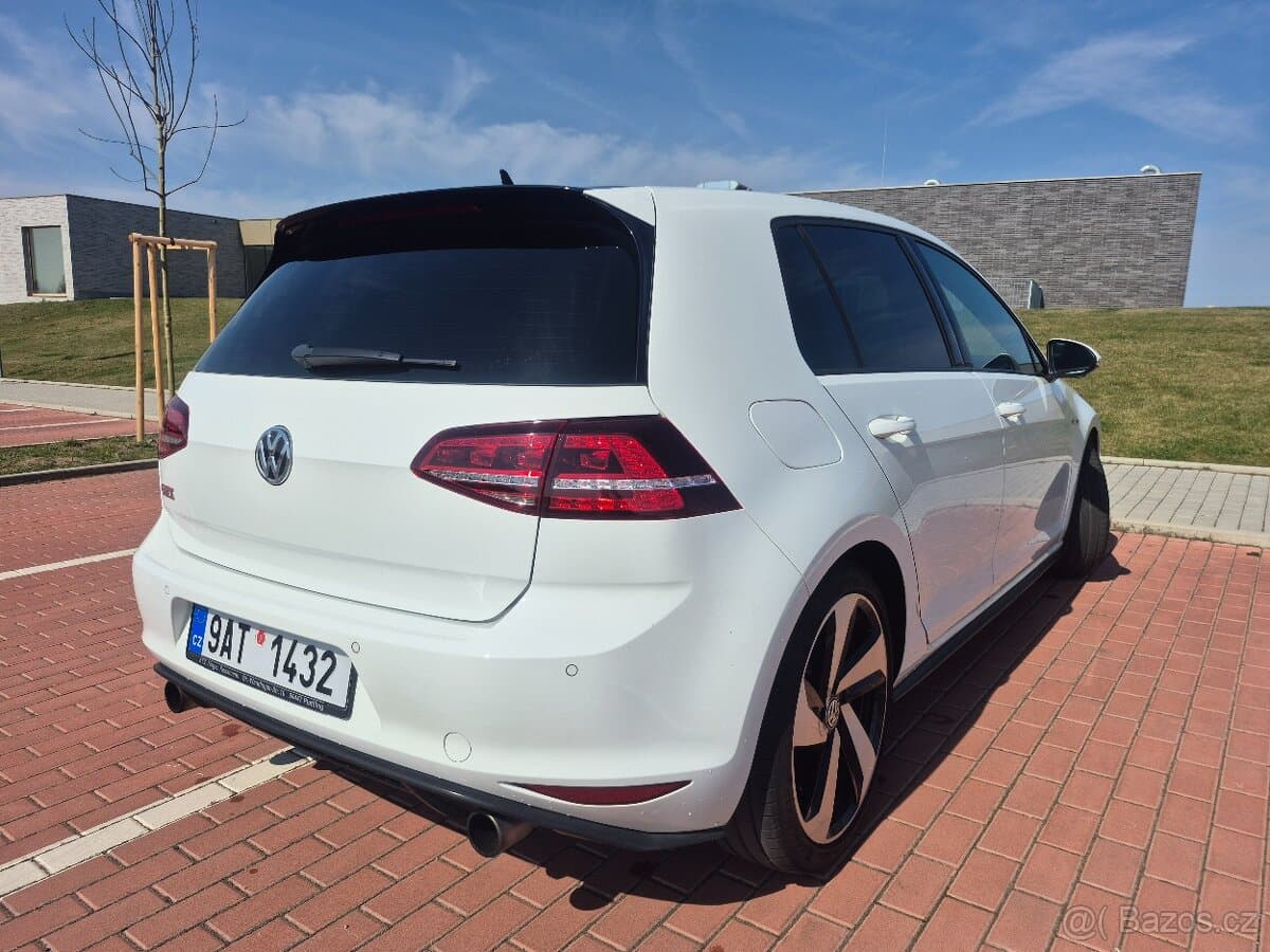 Volkswagen GOLF - 6