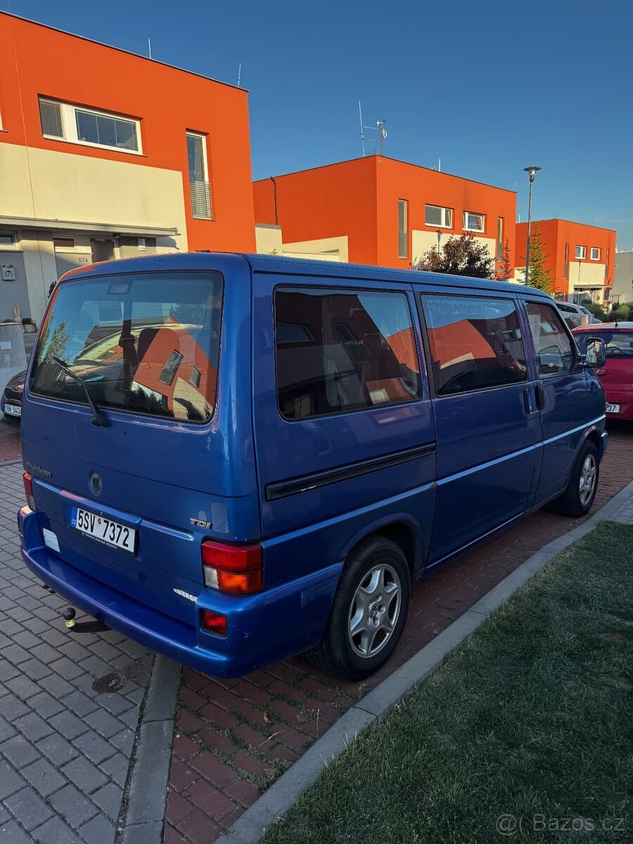 Volkswagen MULTIVAN - 11
