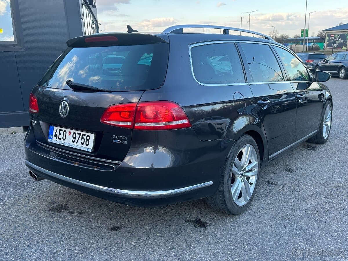 2011 Volkswagen PASSAT - 6
