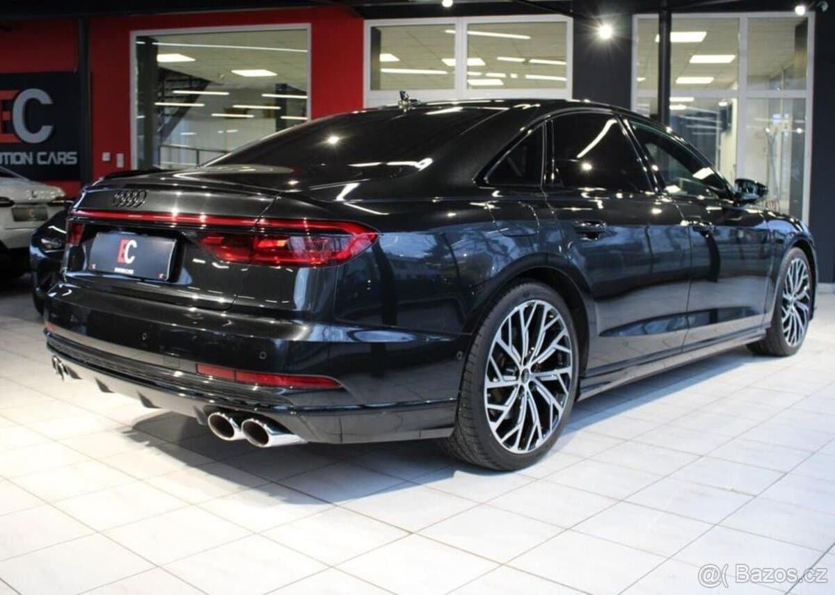 2021 Audi S8 - 6