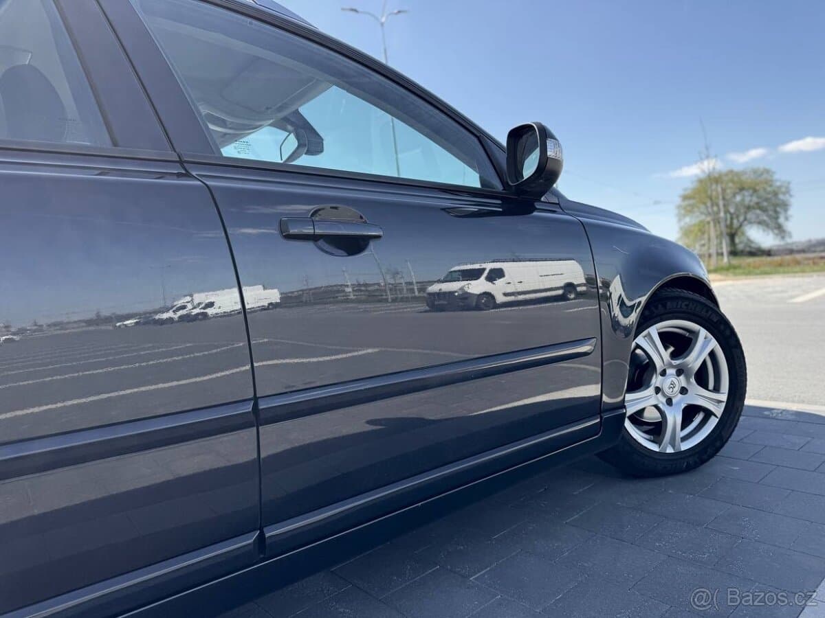 2011 Volvo V50 - 6