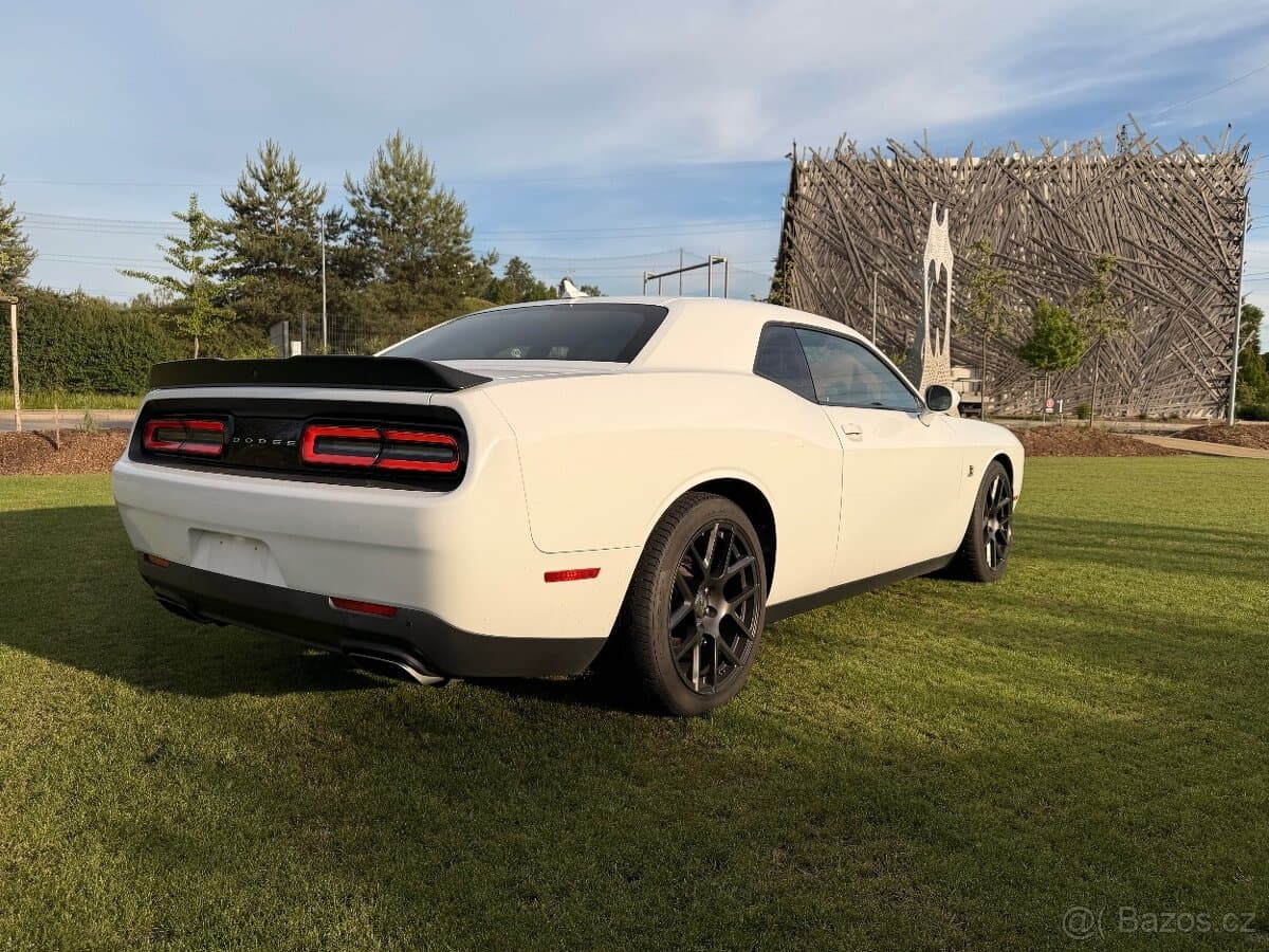 Dodge CHALLENGER - 6