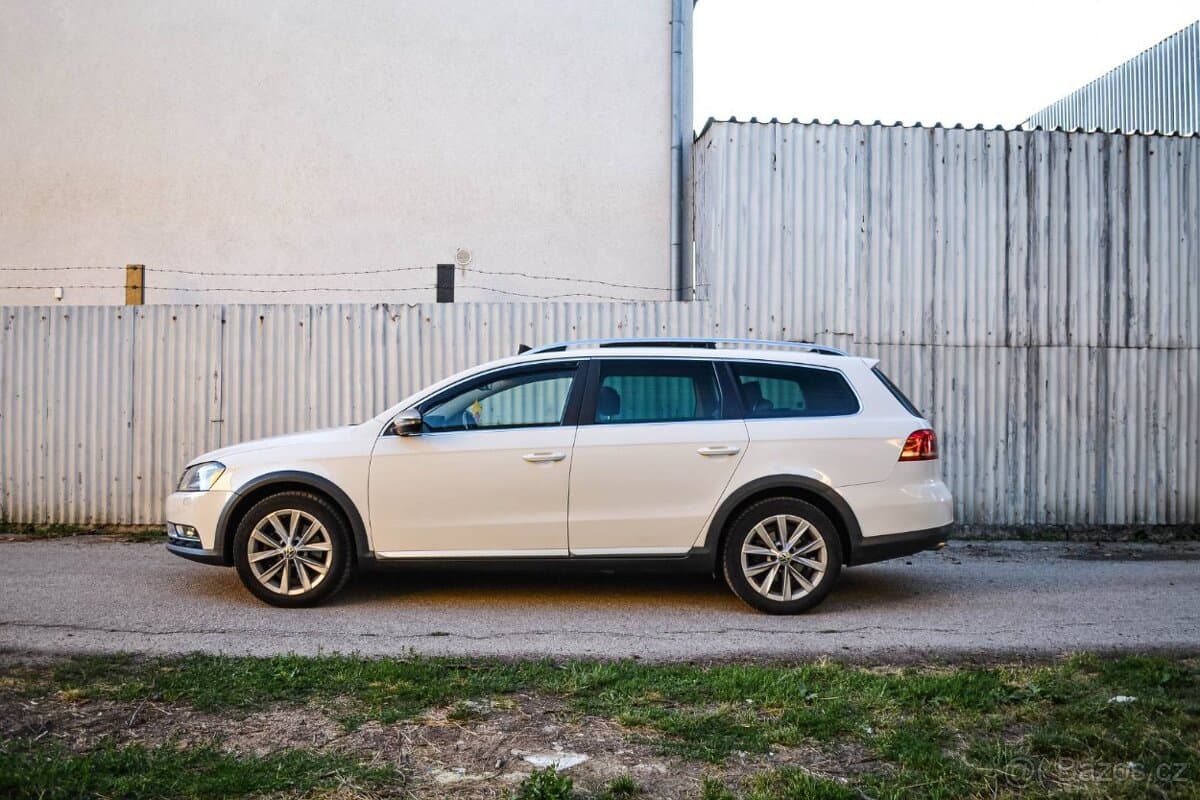 2012 Volkswagen PASSAT - 6