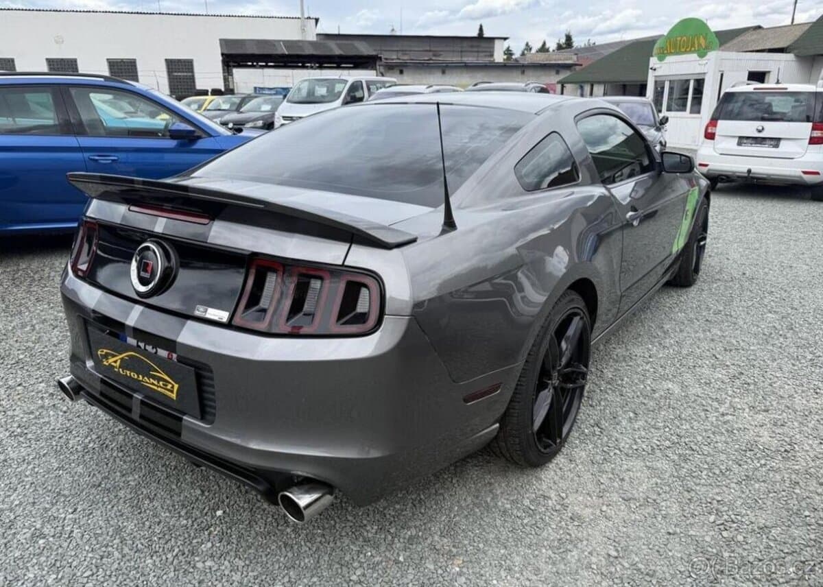 2013 Ford MUSTANG - 6