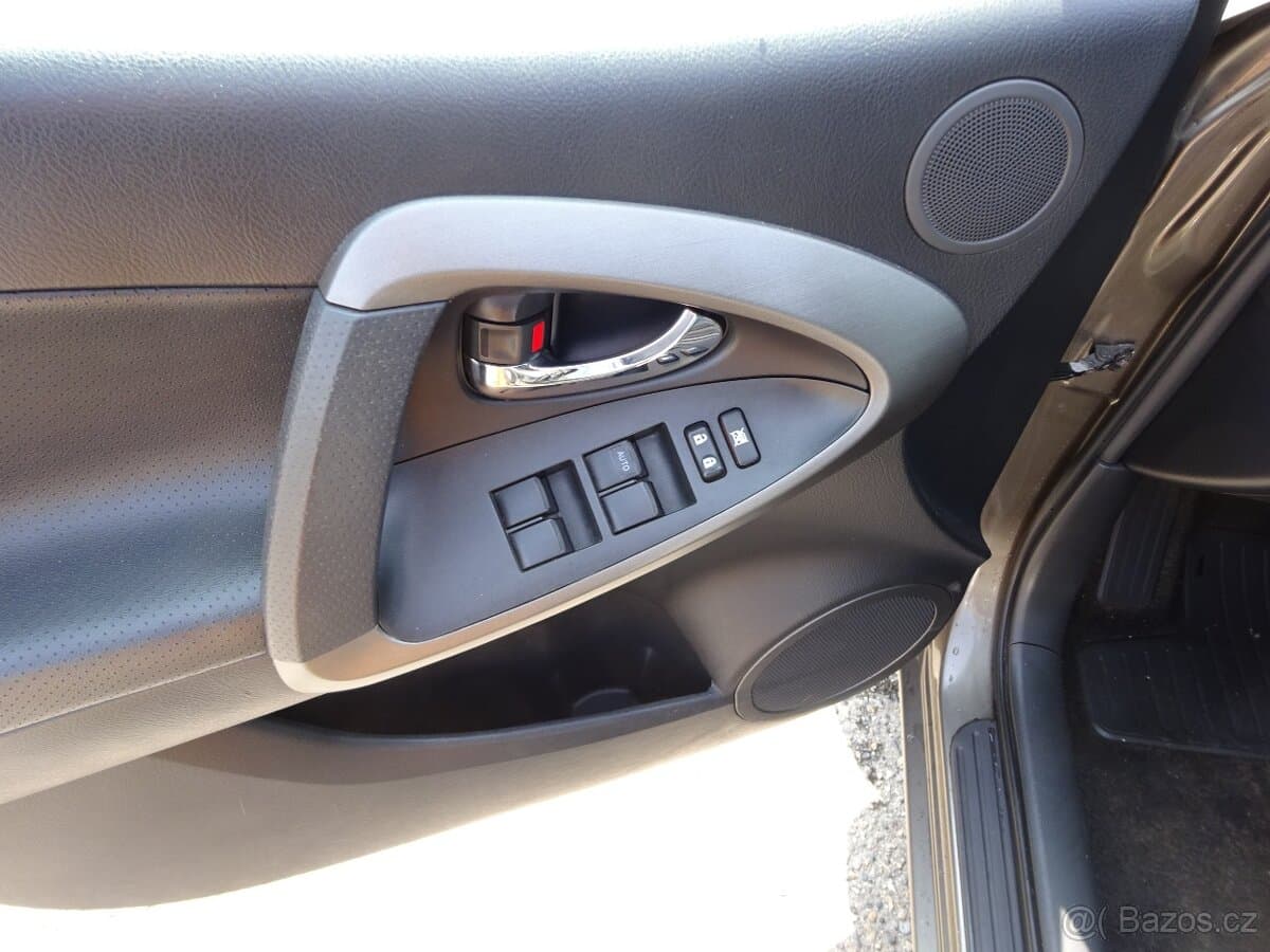 2011 Toyota RAV4 - 6