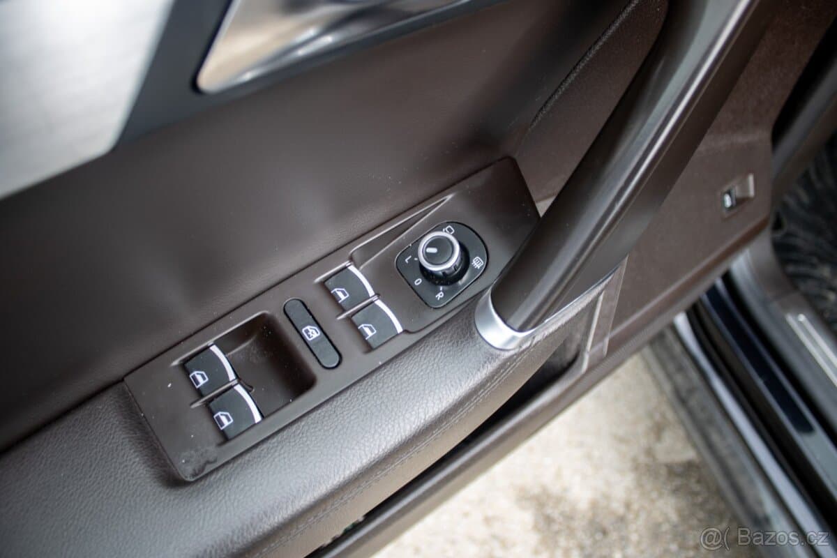 2011 Volkswagen PASSAT - 6