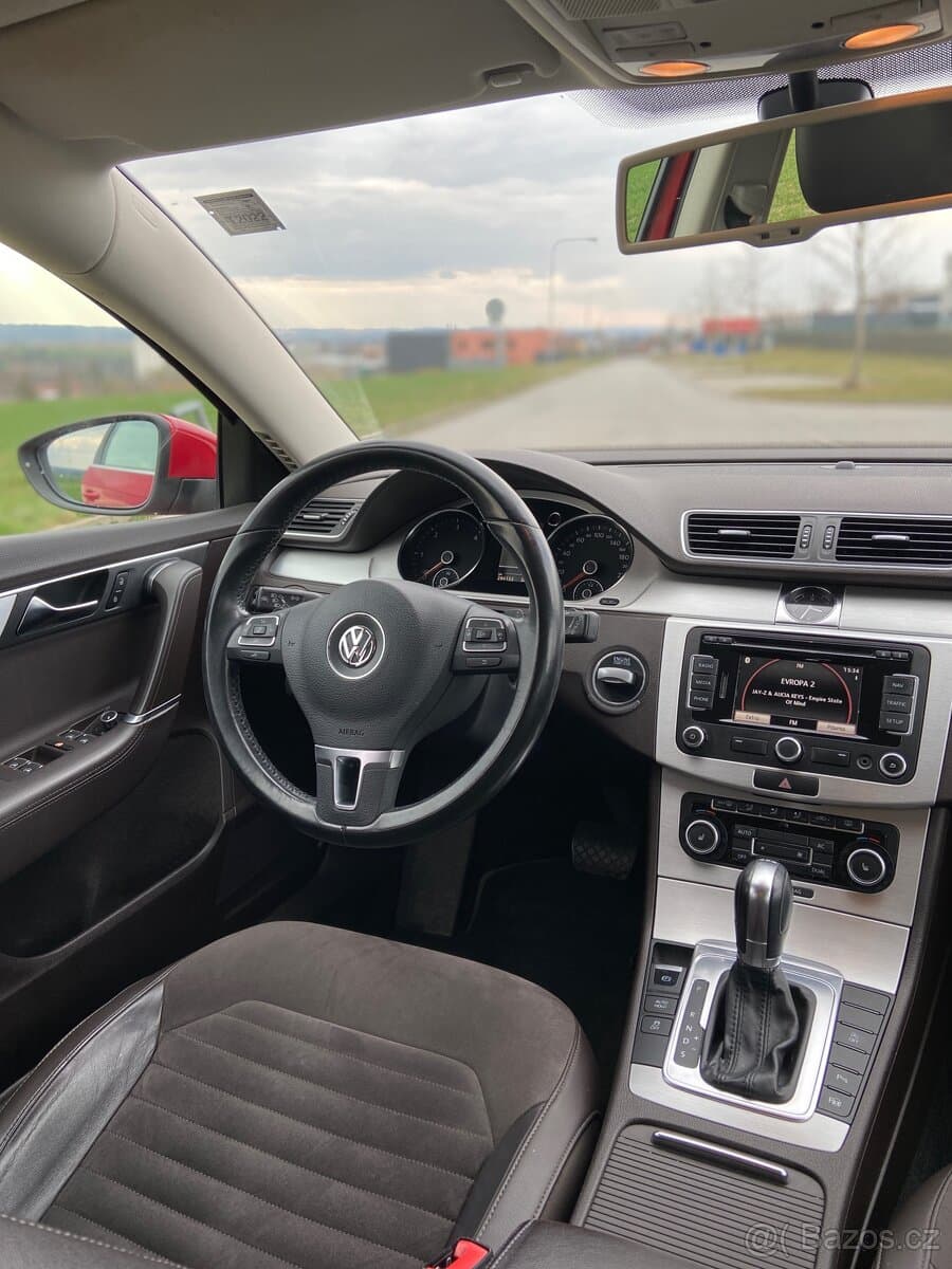 2011 Volkswagen PASSAT - 6
