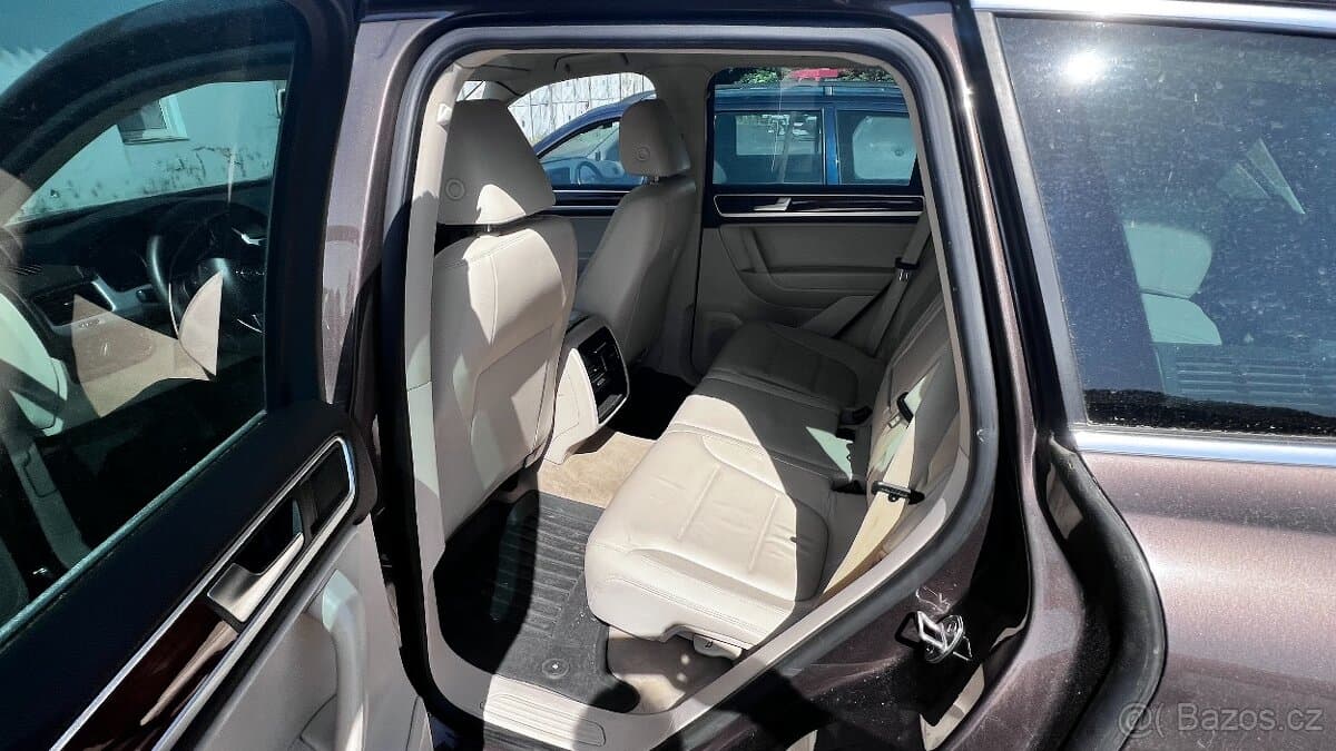 2012 Volkswagen TOUAREG - 6