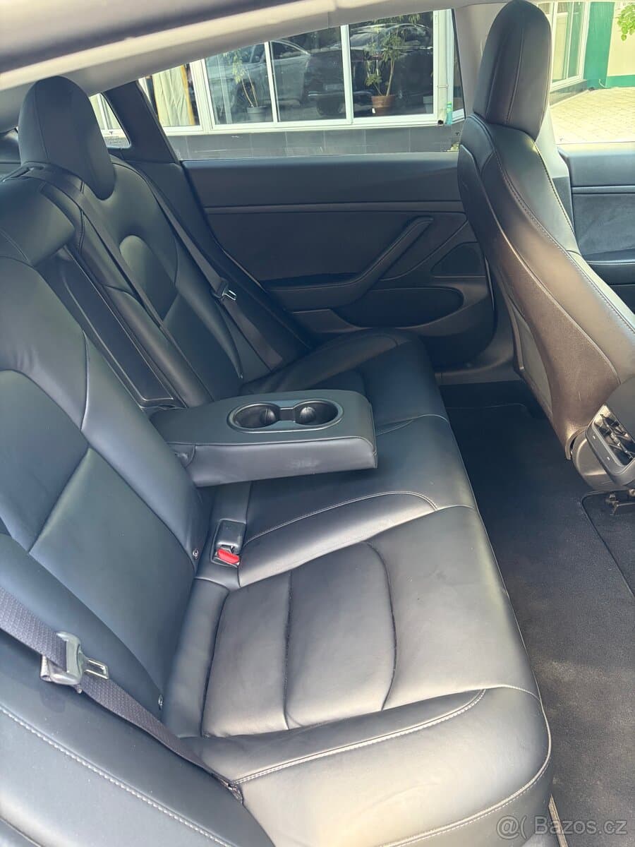Tesla MODEL 3 - 6