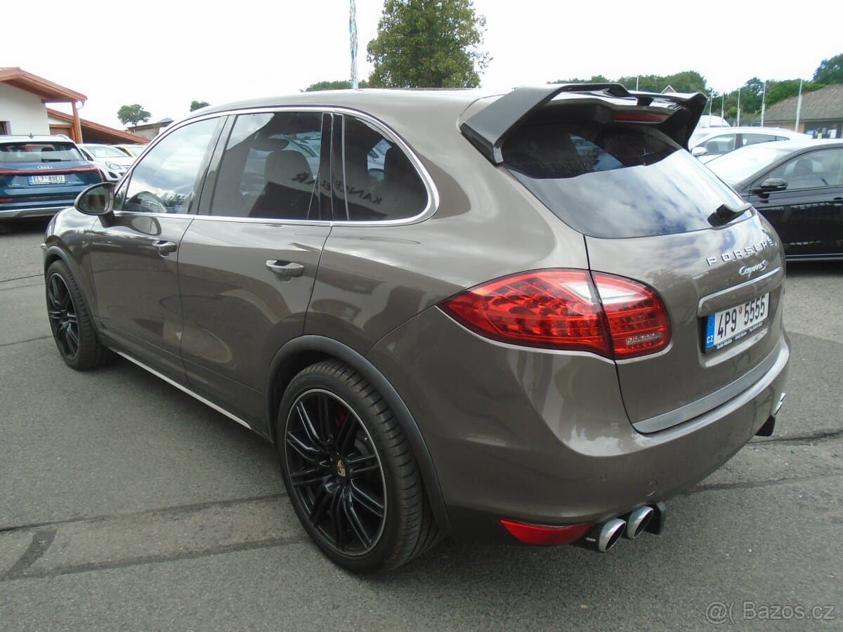 2011 Porsche CAYENNE - 6
