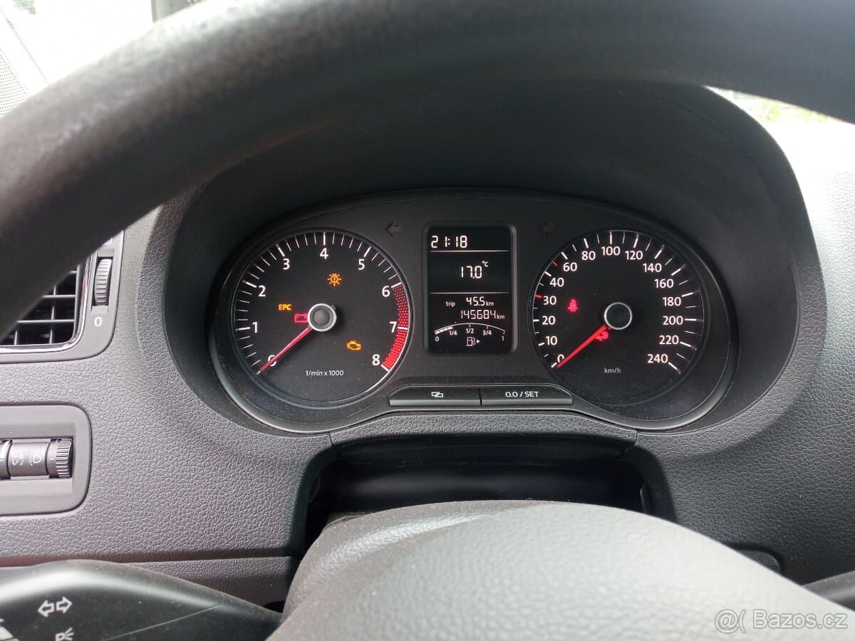 2011 Volkswagen POLO - 6