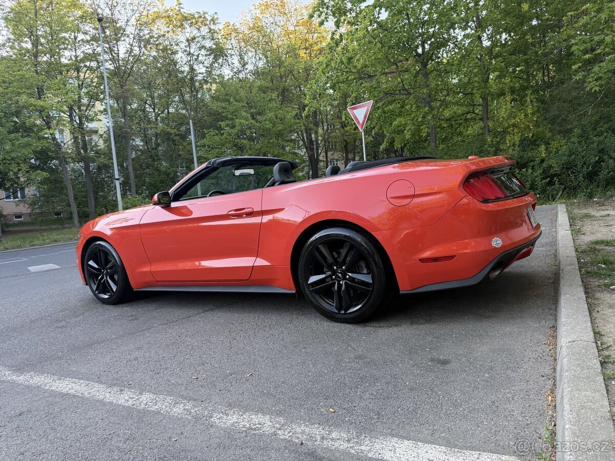 2015 Ford MUSTANG - 6