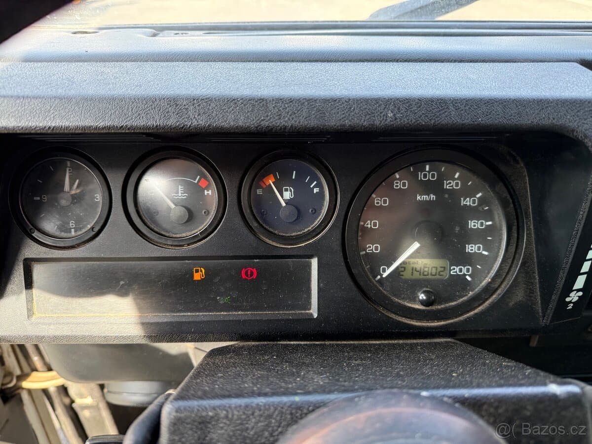 2002 Land Rover DEFENDER - 6