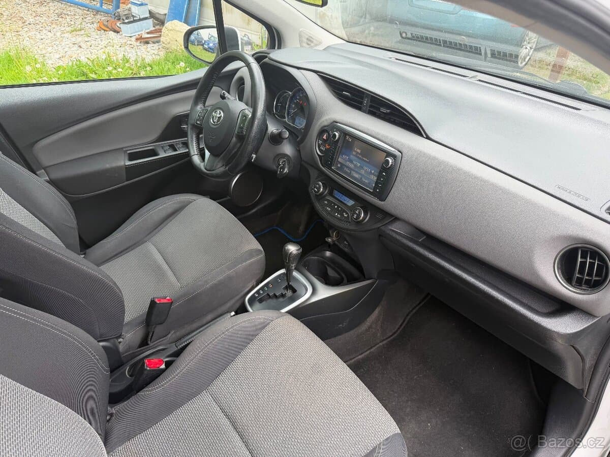 2017 Toyota YARIS - 6