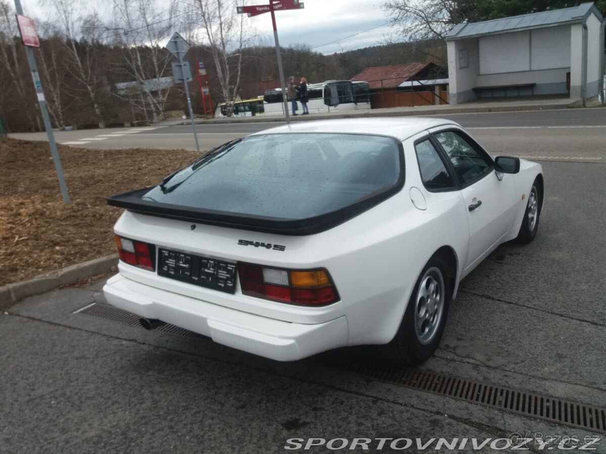 1987 Porsche 944 - 6