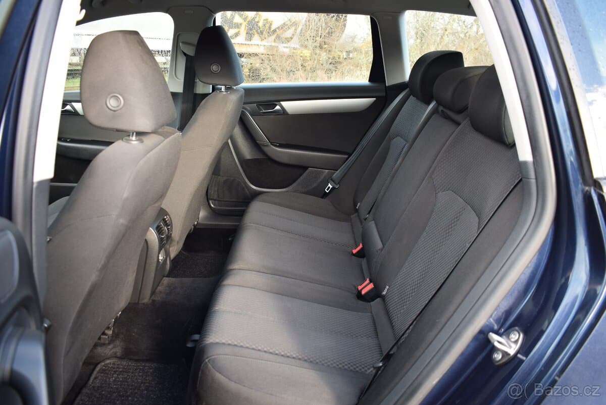 2011 Volkswagen PASSAT - 6