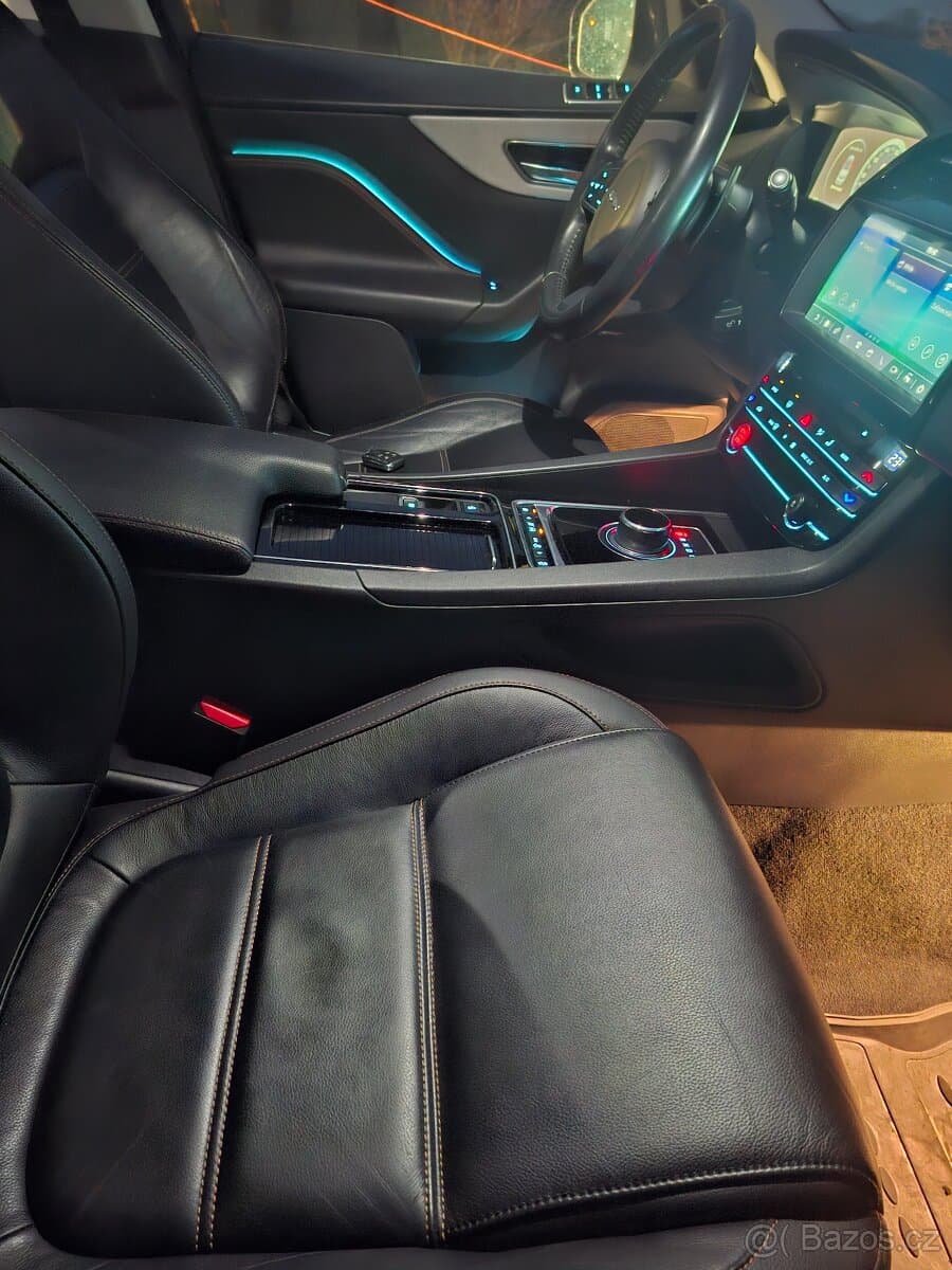 2016 Jaguar F-PACE - 6