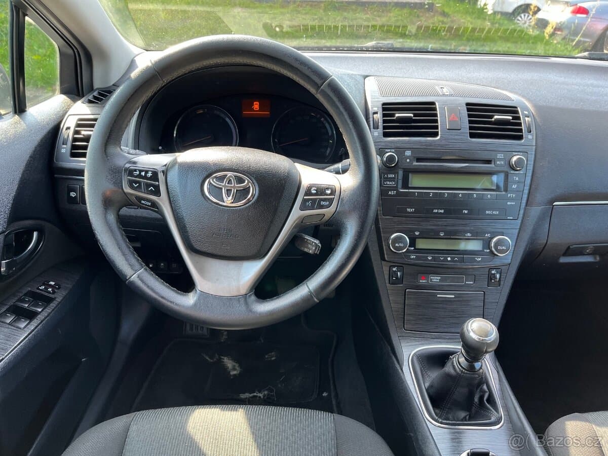 2011 Toyota AVENSIS - 6