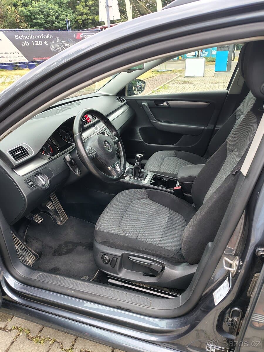 2011 Volkswagen PASSAT - 6