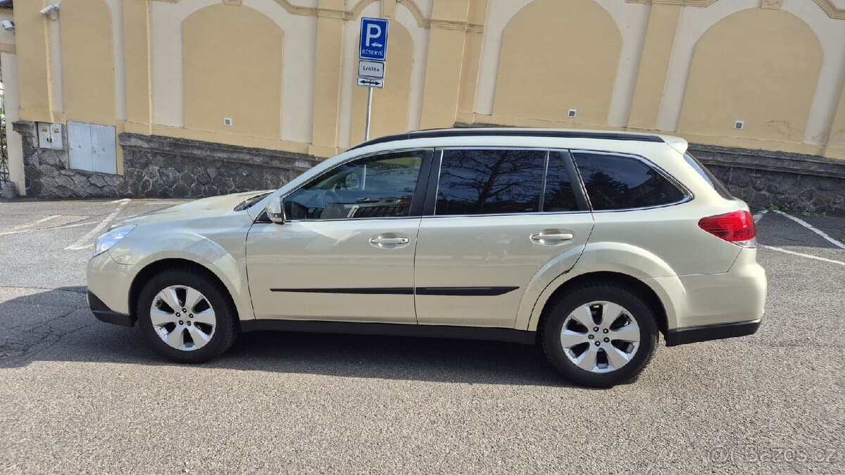 2011 Subaru OUTBACK - 6