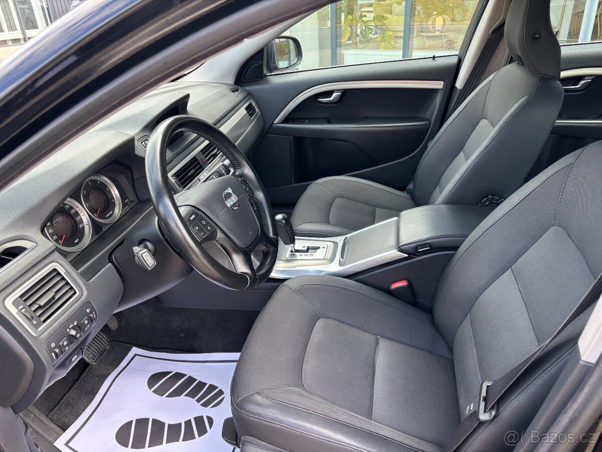 2012 Volvo V70 - 6
