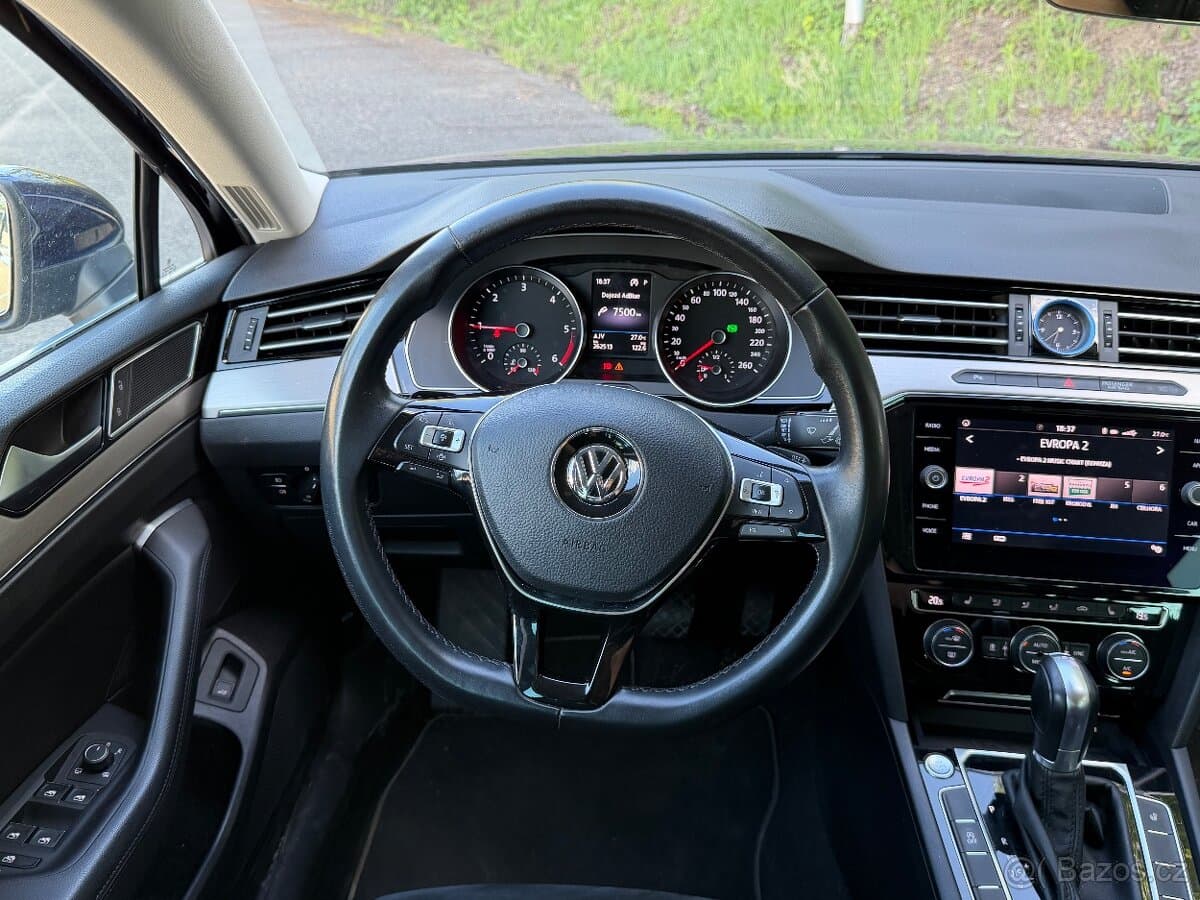 2019 Volkswagen PASSAT - 6