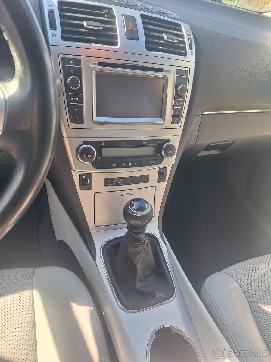 2012 Toyota AVENSIS - 6