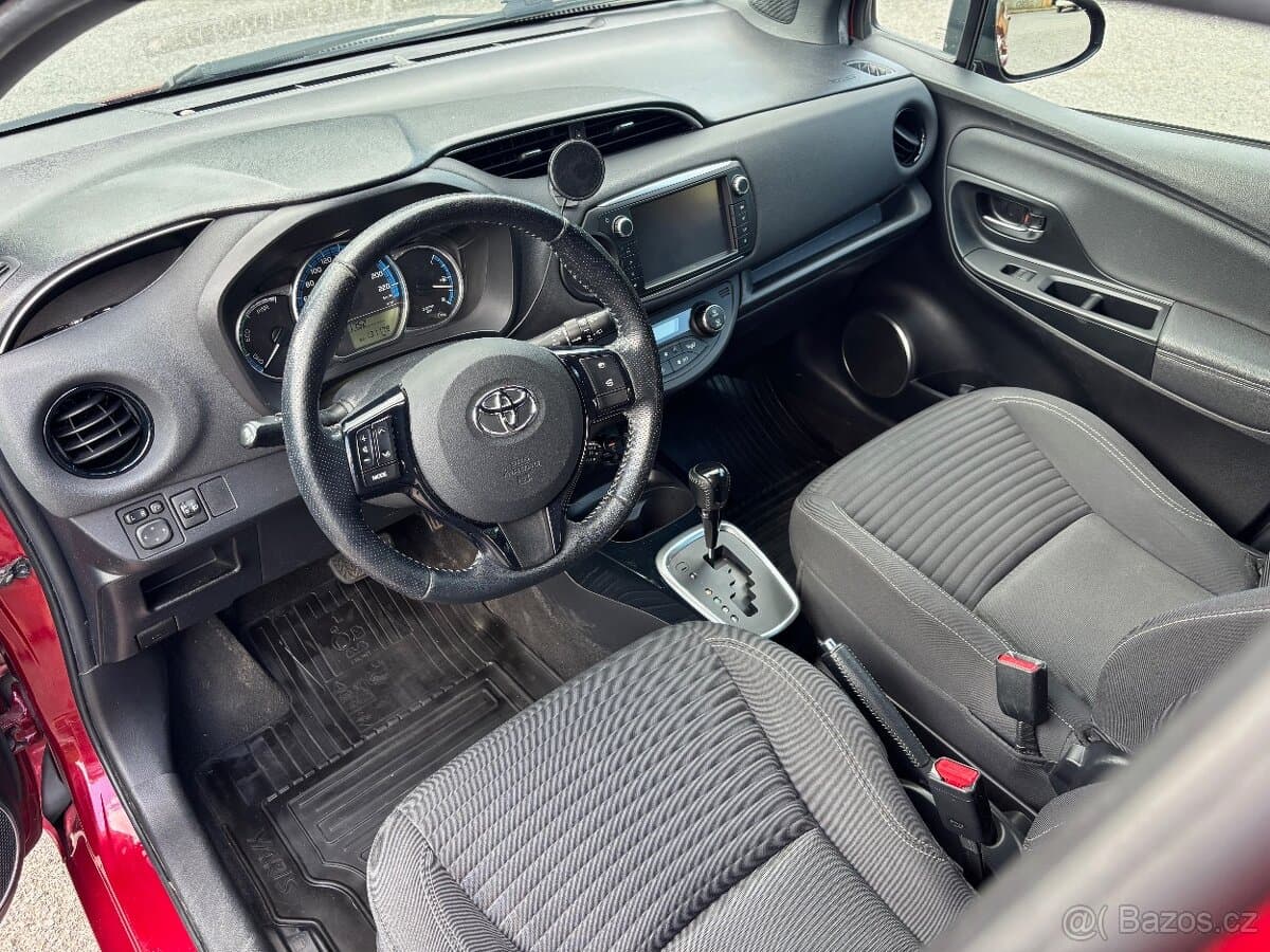 2017 Toyota YARIS - 6