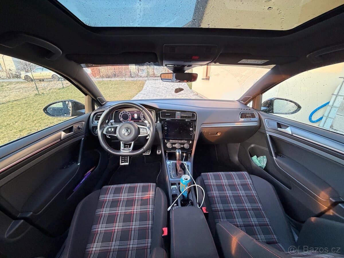 Volkswagen GOLF - 6