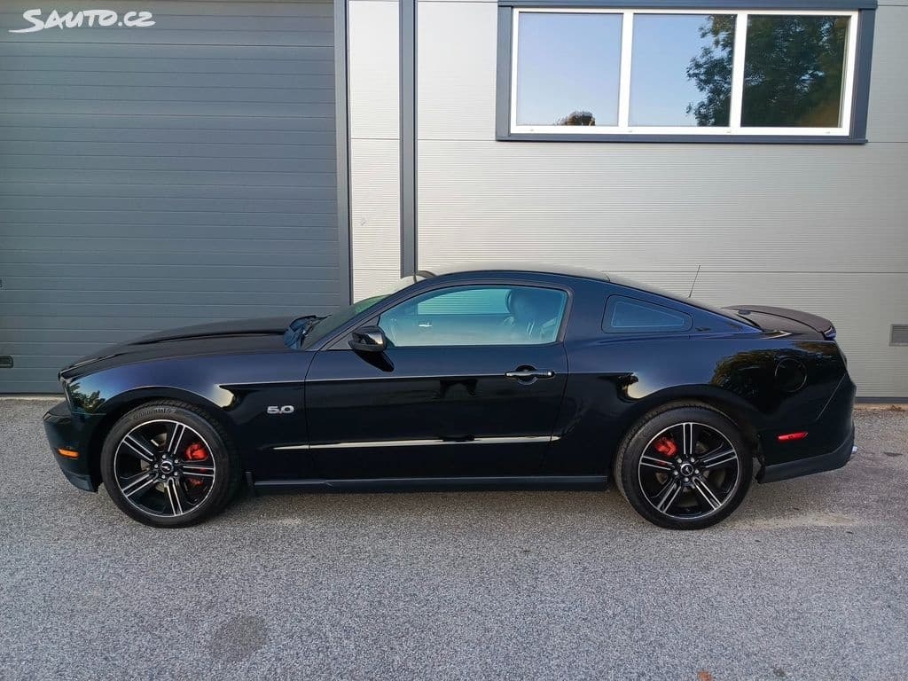2011 Ford MUSTANG - 6