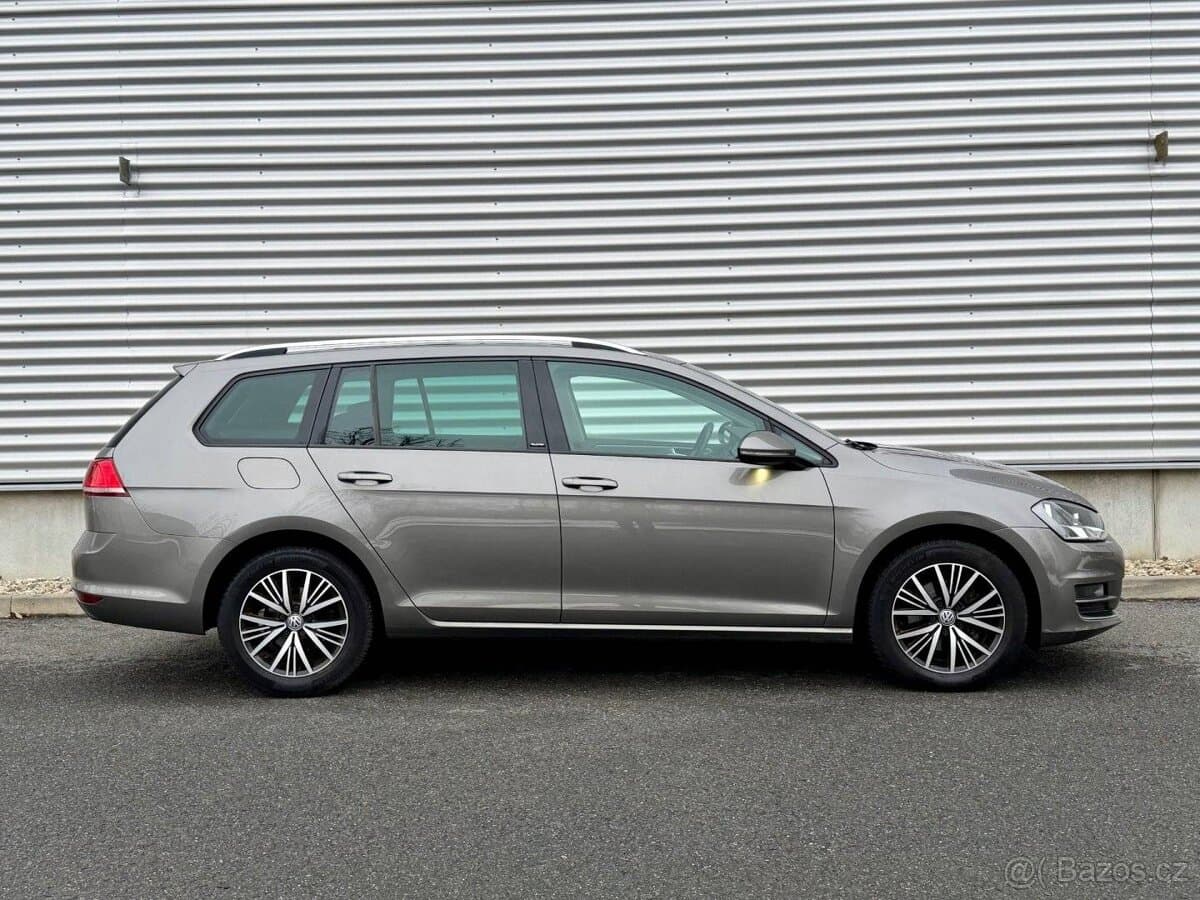 Volkswagen GOLF - 6