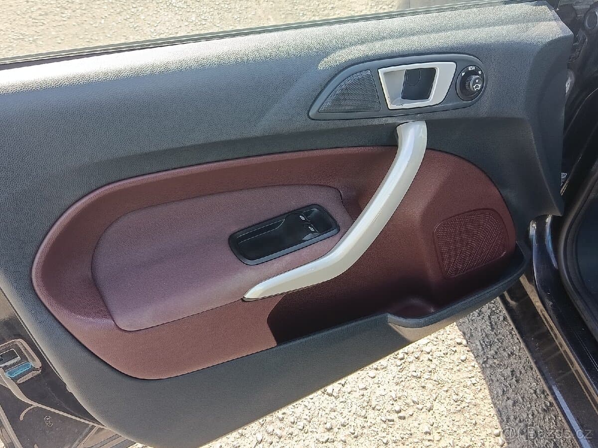 2011 Ford FIESTA - 6