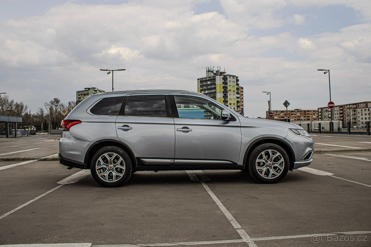 2016 Mitsubishi OUTLANDER - 6