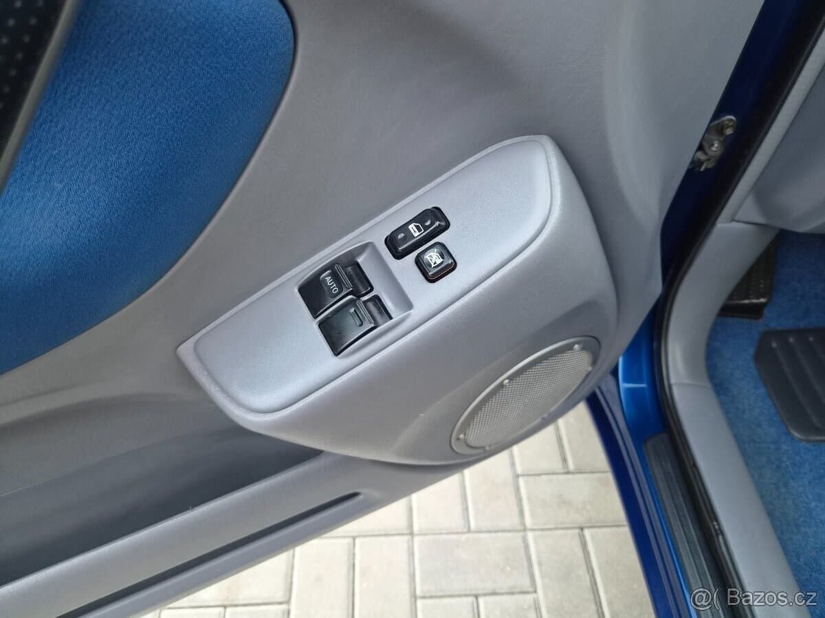 2003 Toyota RAV4 - 6