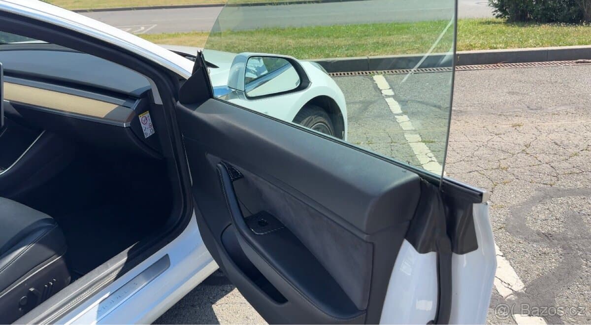 Tesla MODEL 3 - 6