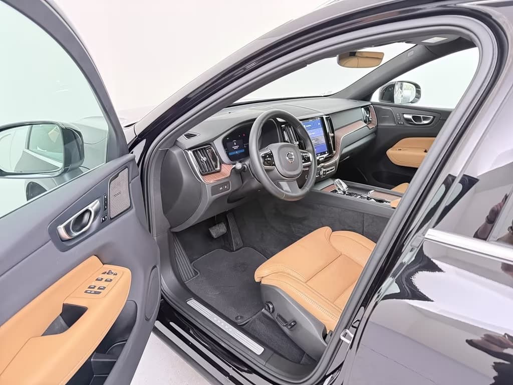 2025 Volvo XC60 - 6