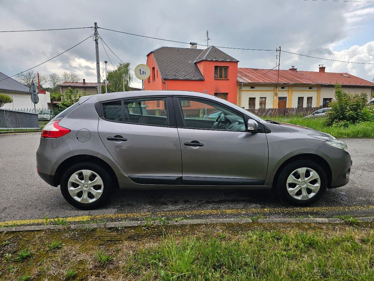 2010 Renault MEGANE - 6