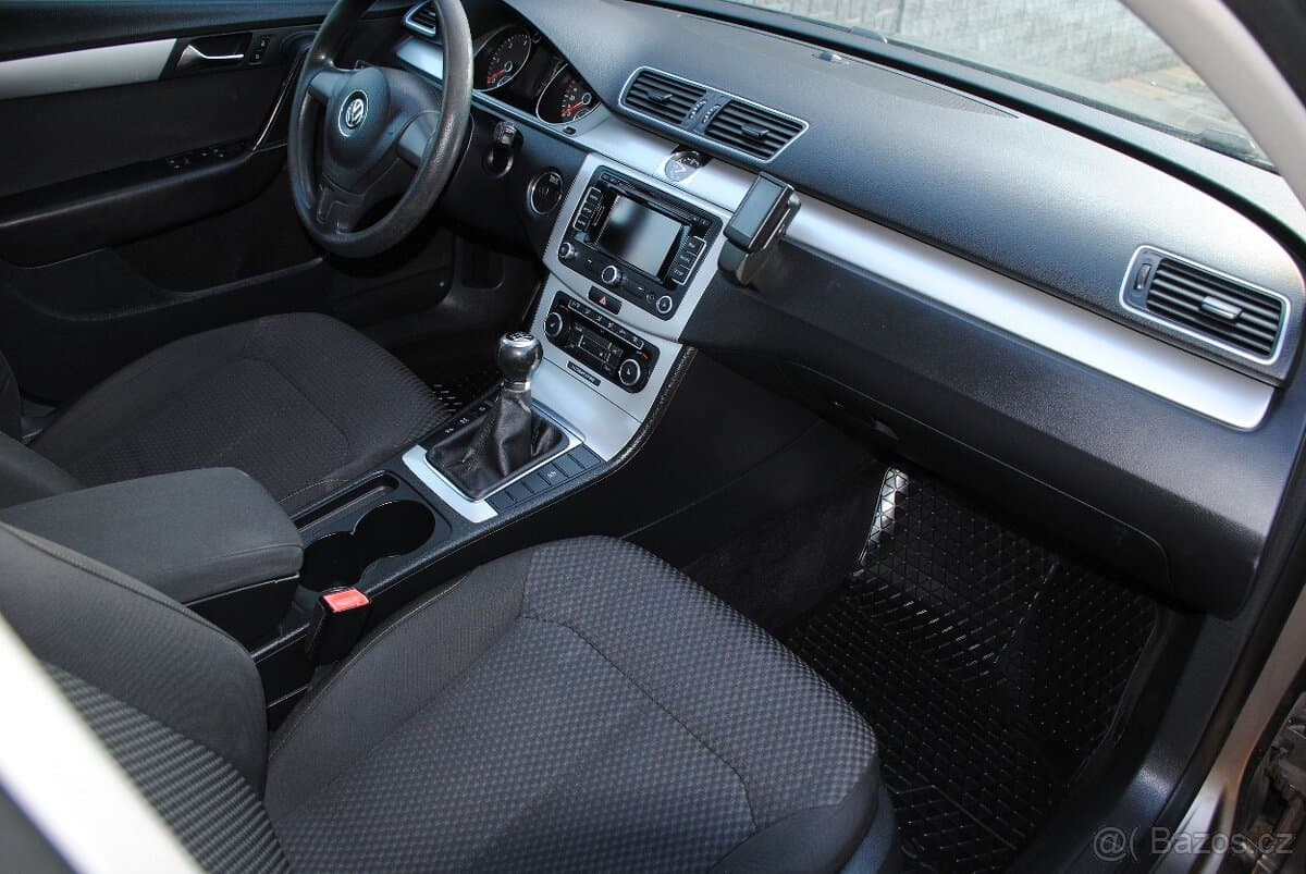 2011 Volkswagen PASSAT - 6