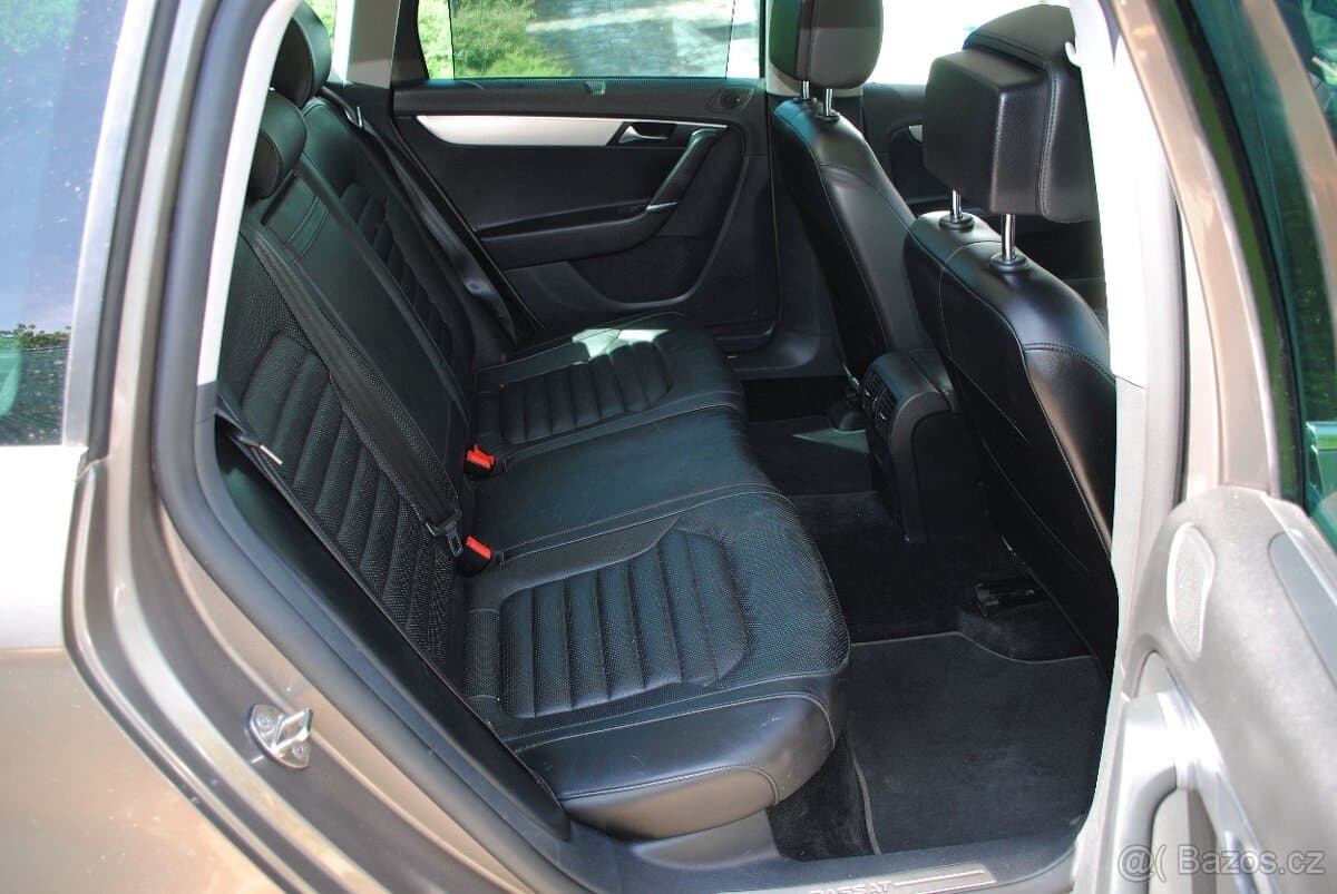 2011 Volkswagen PASSAT - 6