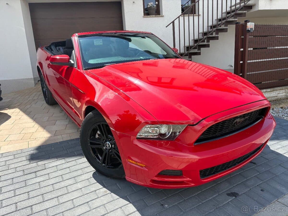 2013 Ford MUSTANG - 6