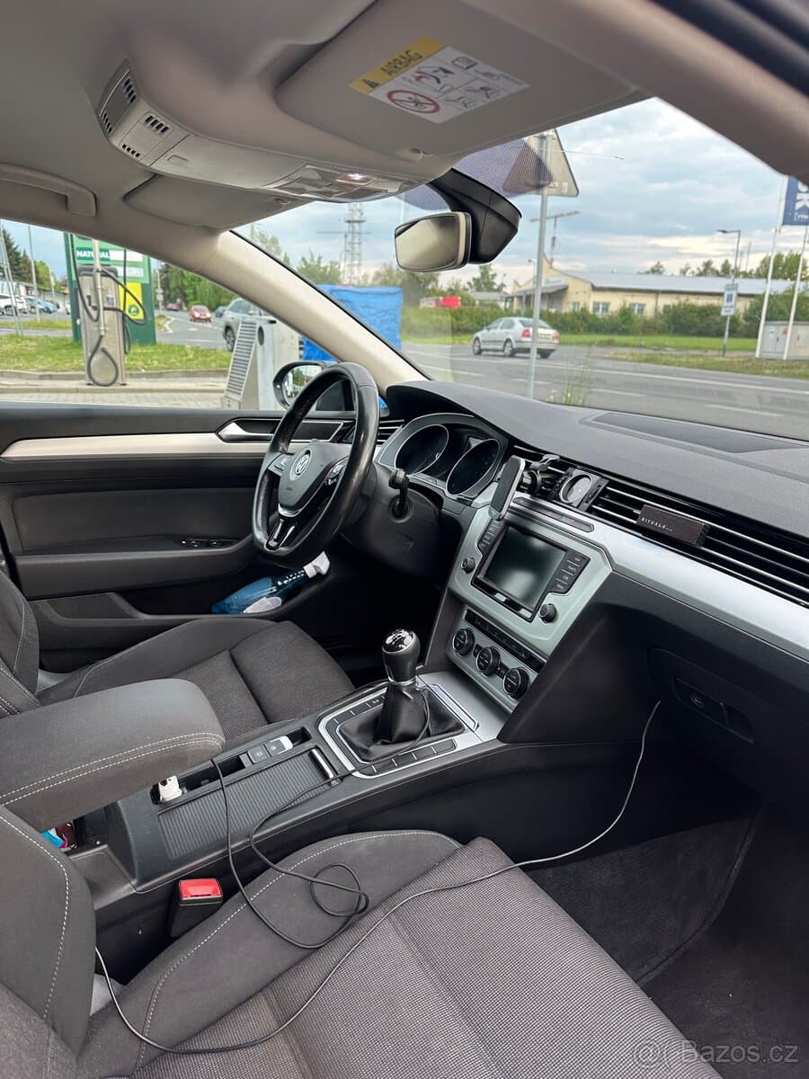 2015 Volkswagen PASSAT - 6