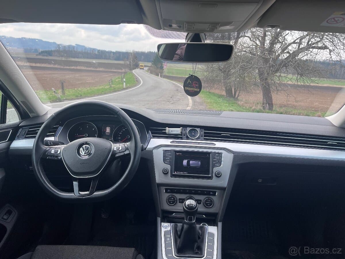 2015 Volkswagen PASSAT - 6