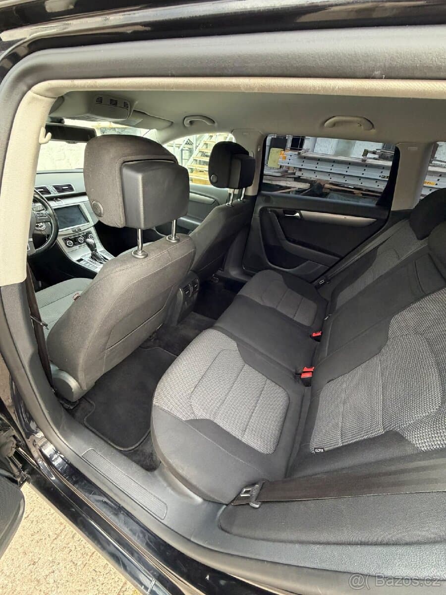 2011 Volkswagen PASSAT - 6