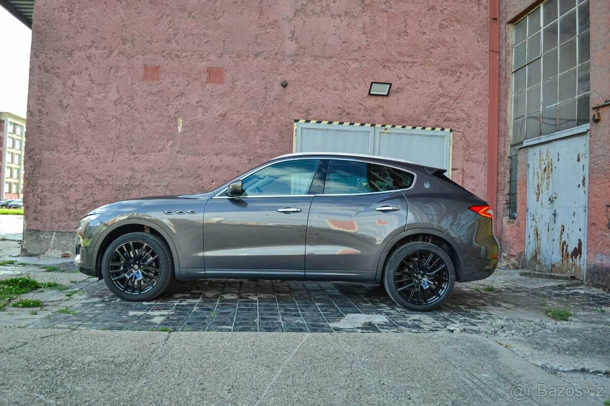 2017 Maserati LEVANTE - 6