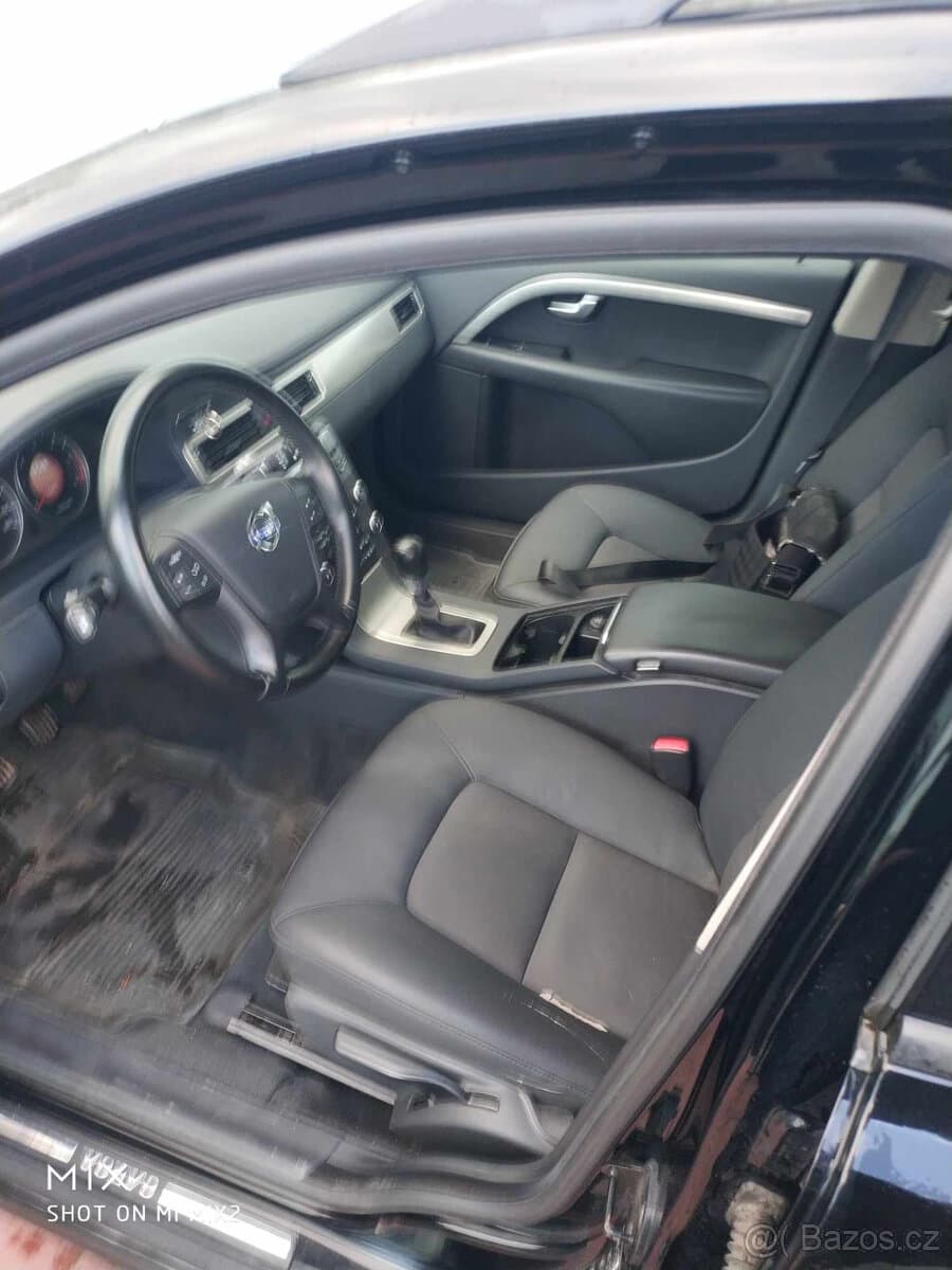 2010 Volvo V70 - 6