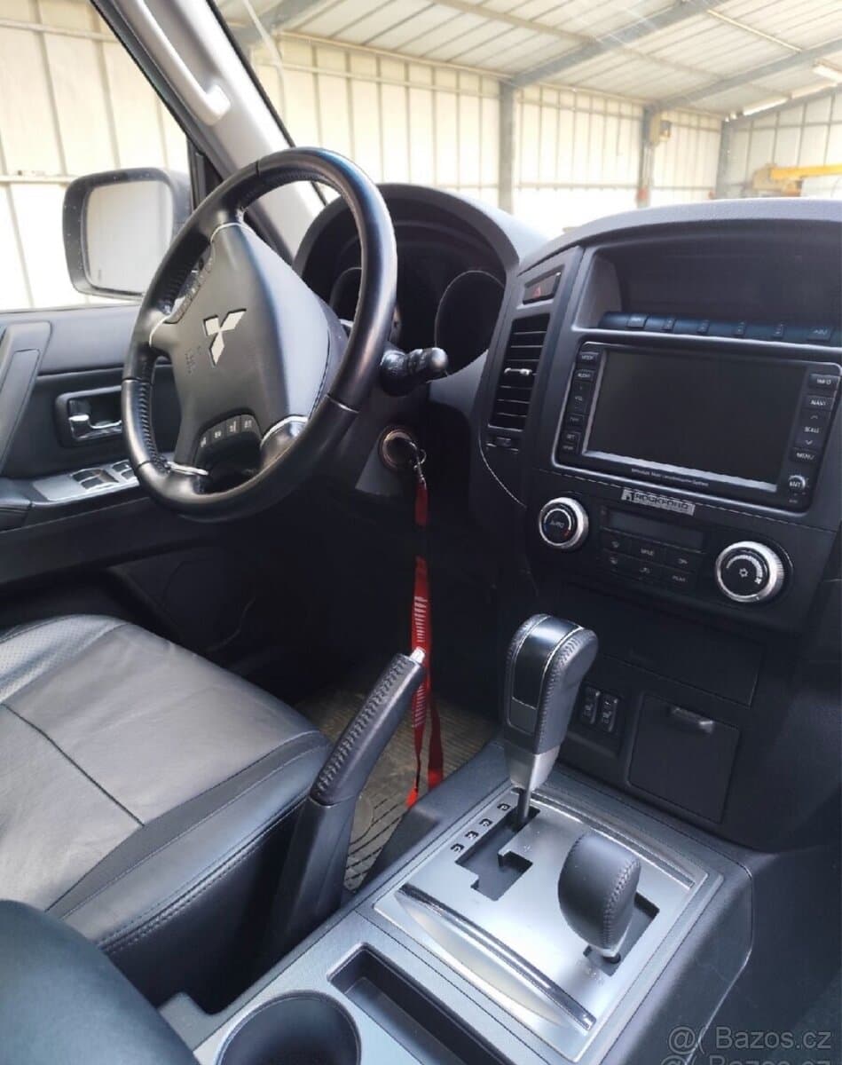 2009 Mitsubishi PAJERO - 6